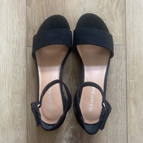 Trendy Black Heels - Picture 4 of 5